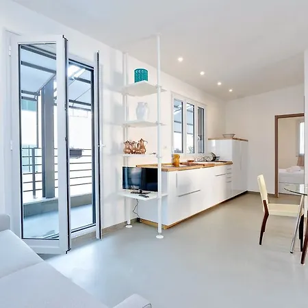 Apartament Bright Modern Flat 7